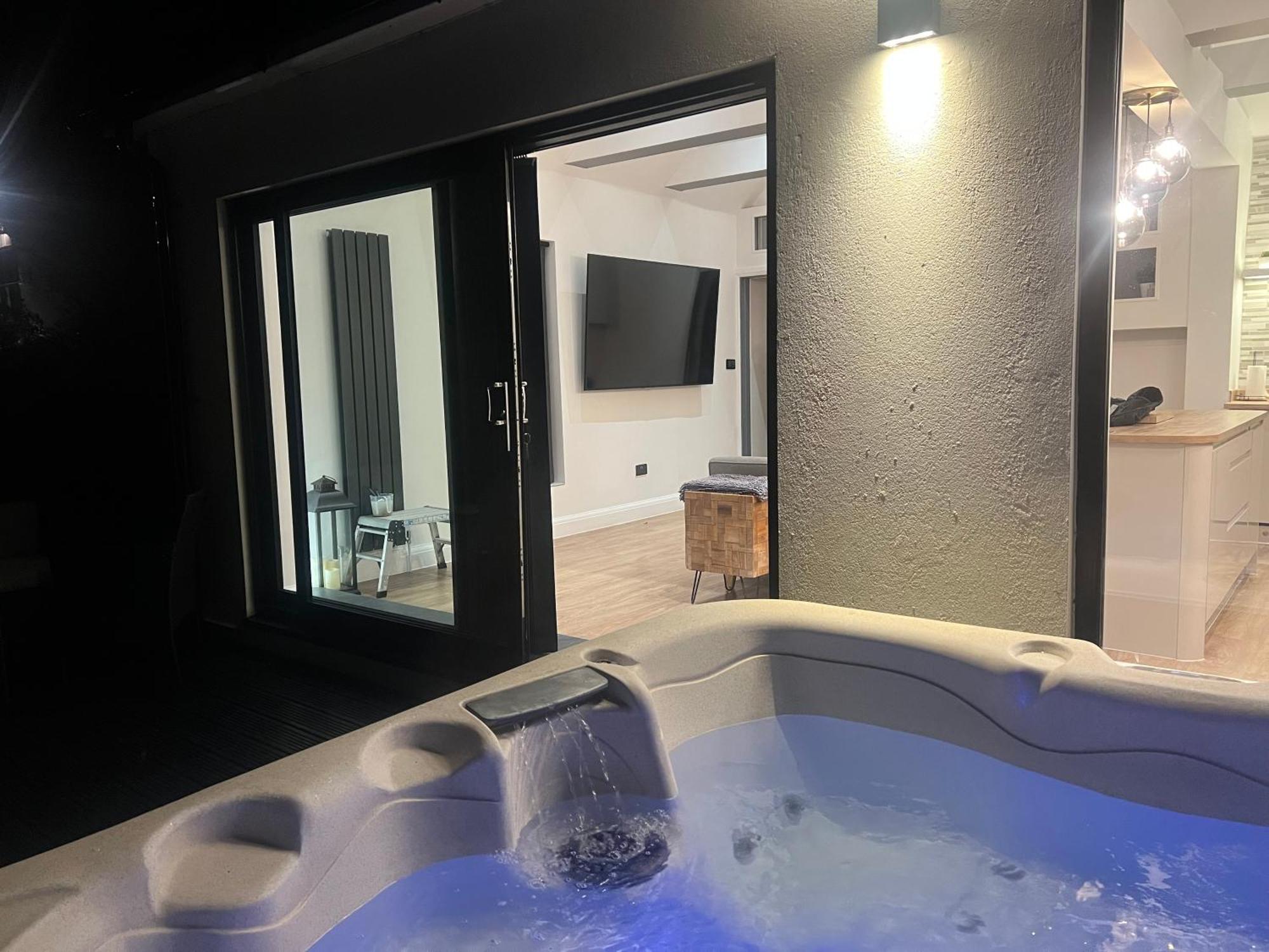 The Broadway Beach House With Hot Tub Herne Bay Esterno foto