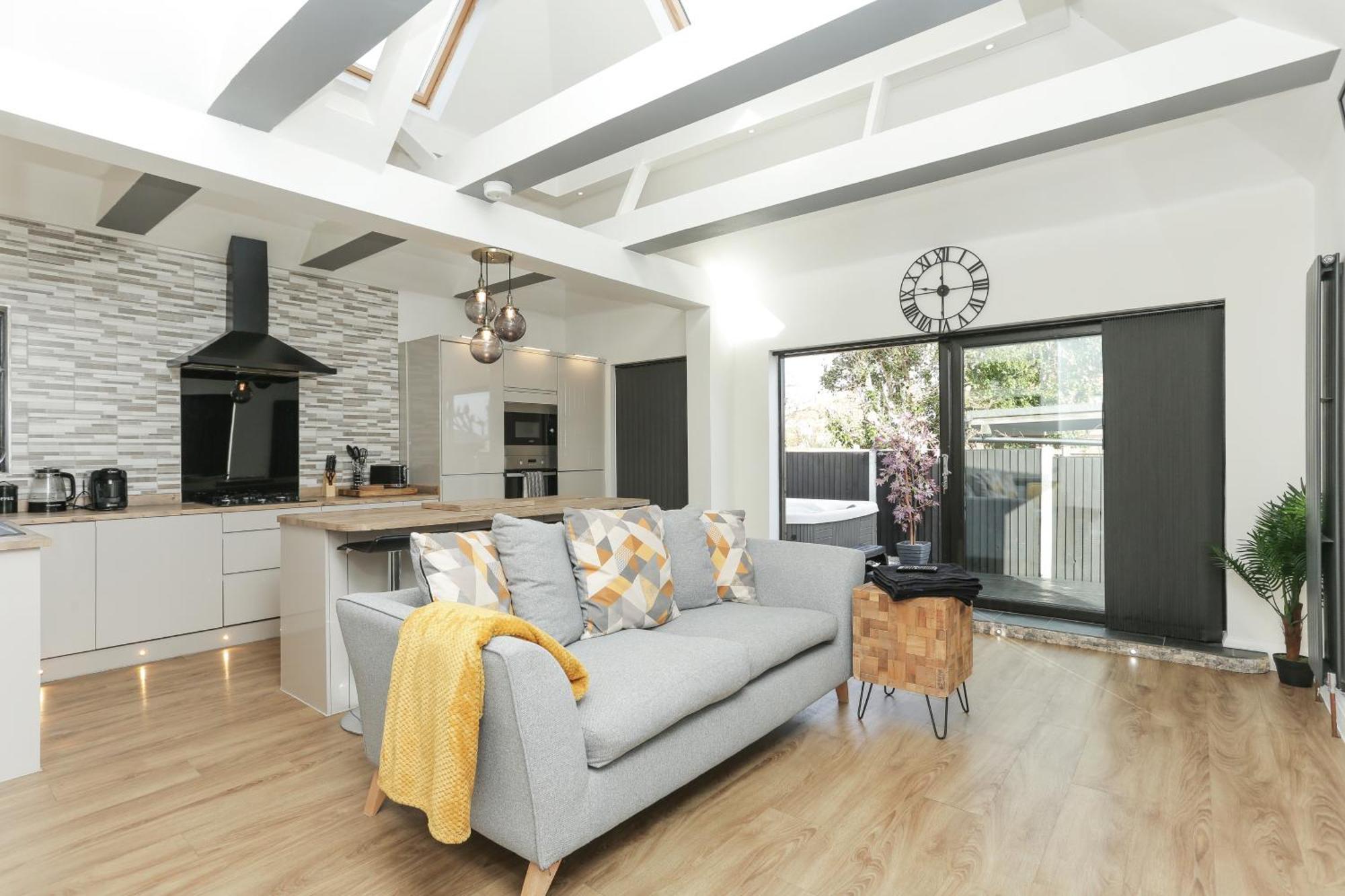 The Broadway Beach House With Hot Tub Herne Bay Esterno foto